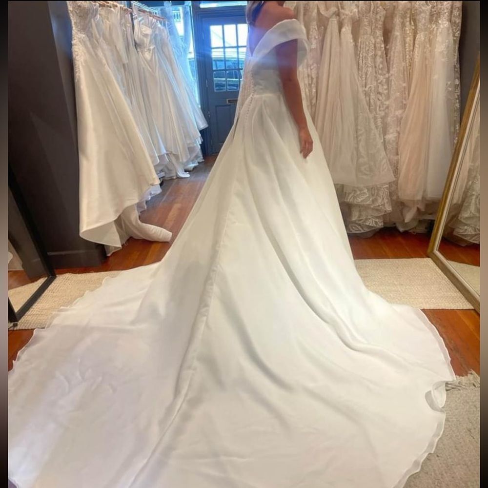 Pronovias Farrah Wedding Dress - Brand New/Unaltered - Picture 3 of 5